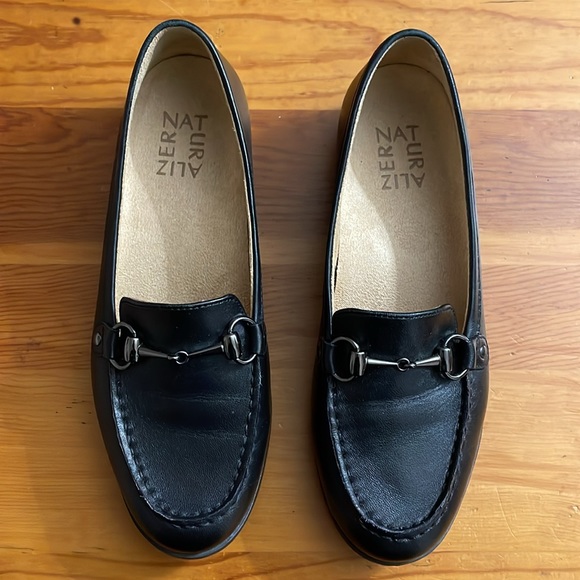 Naturalizer Loafers - Picture 2 of 6